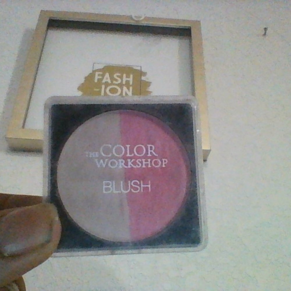 Makeup Bundle - Picture 4 of 5